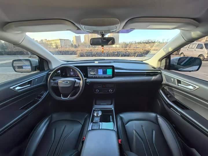 Фото 9 - Ford Edge