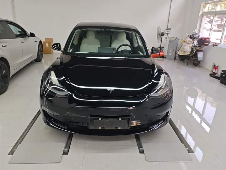 Фото 3 - Tesla Model 3