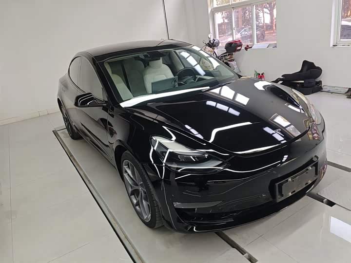 Фото 4 - Tesla Model 3