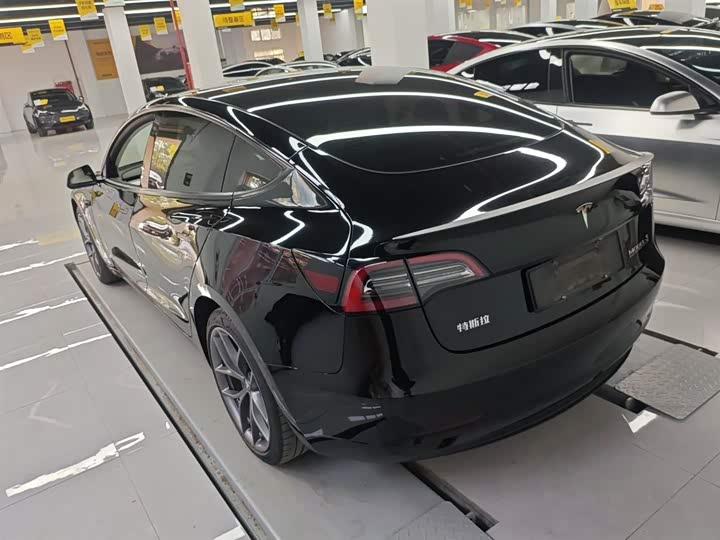 Фото 5 - Tesla Model 3