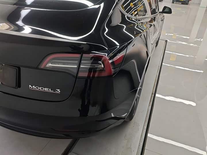 Фото 8 - Tesla Model 3