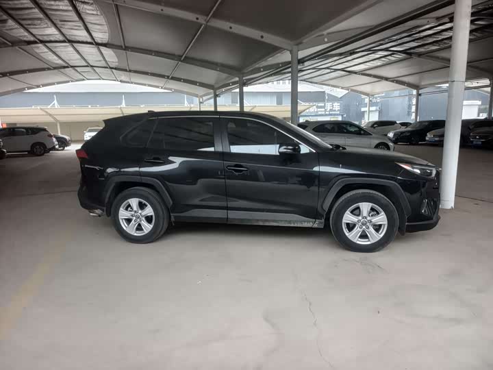 Фото 2 - Toyota RAV4