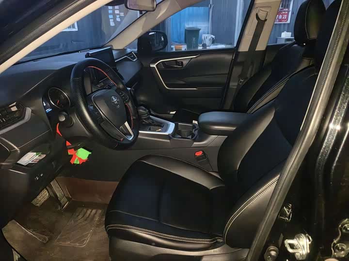 Фото 3 - Toyota RAV4