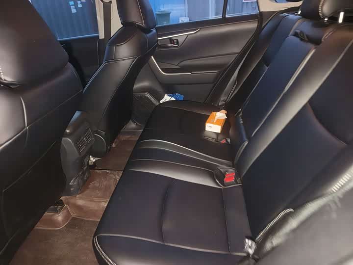 Фото 4 - Toyota RAV4