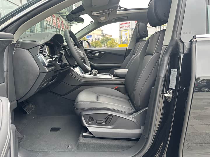 Фото 9 - Audi Q8