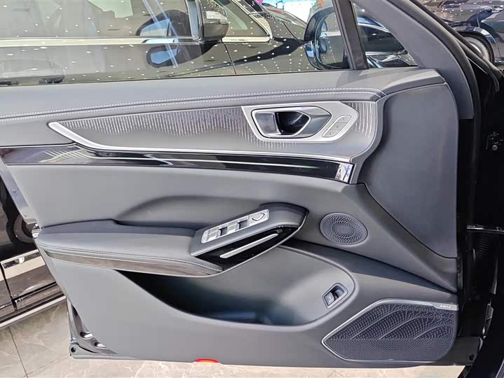 Фото 7 - Hongqi H9