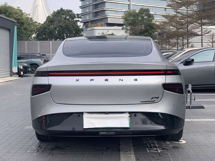 Фото 3 - XPeng P7