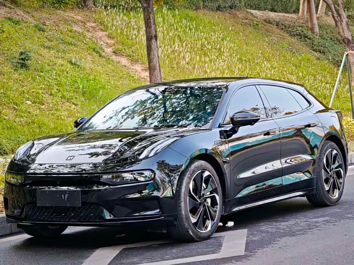 Фото 1 - Zeekr 001