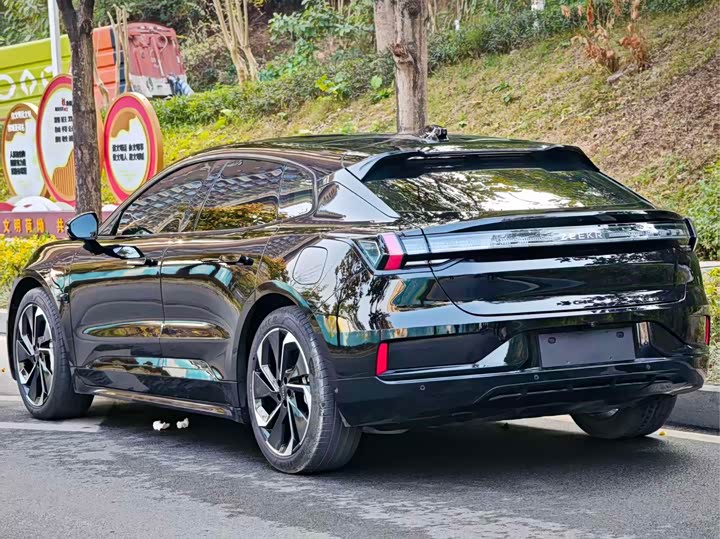 Фото 4 - Zeekr 001