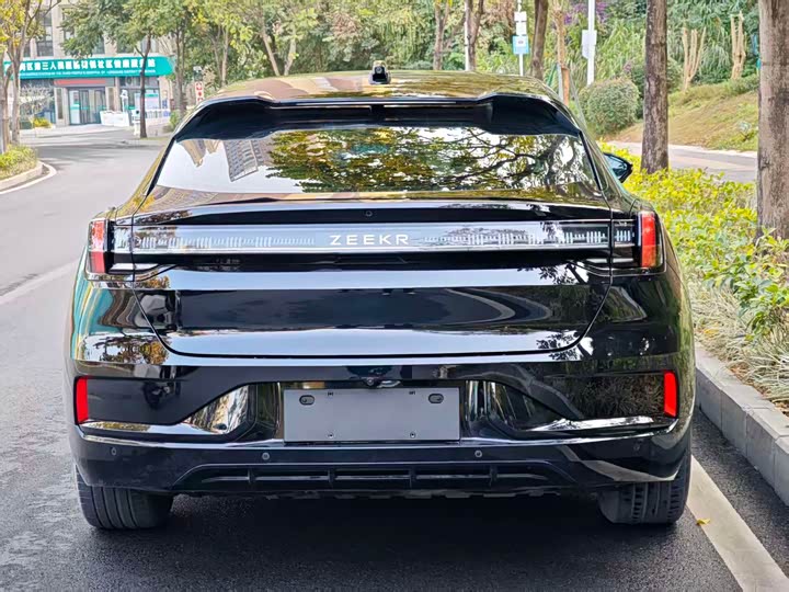 Фото 5 - Zeekr 001