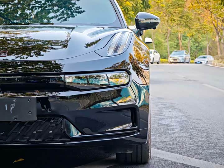 Фото 7 - Zeekr 001