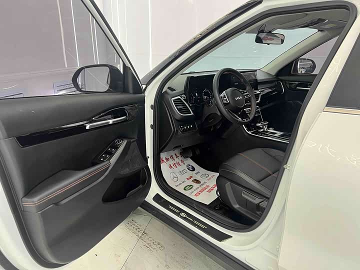 Фото 8 - Kia KX3