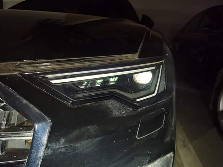 Фото 5 - Audi A6L