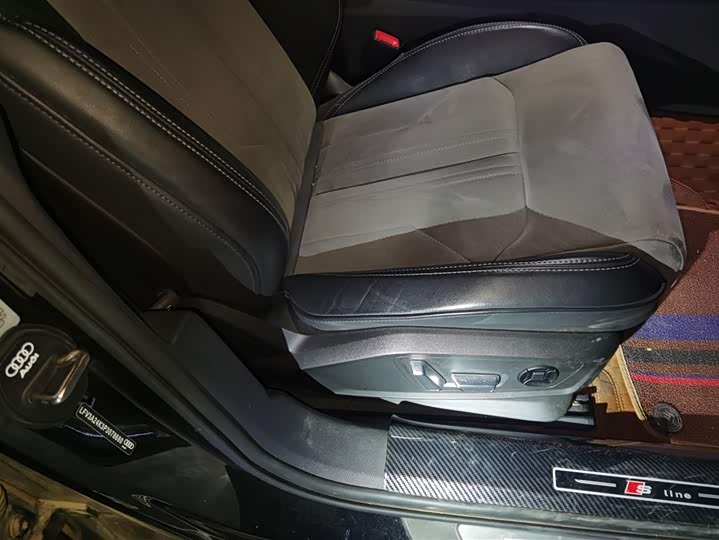 Фото 8 - Audi A6L