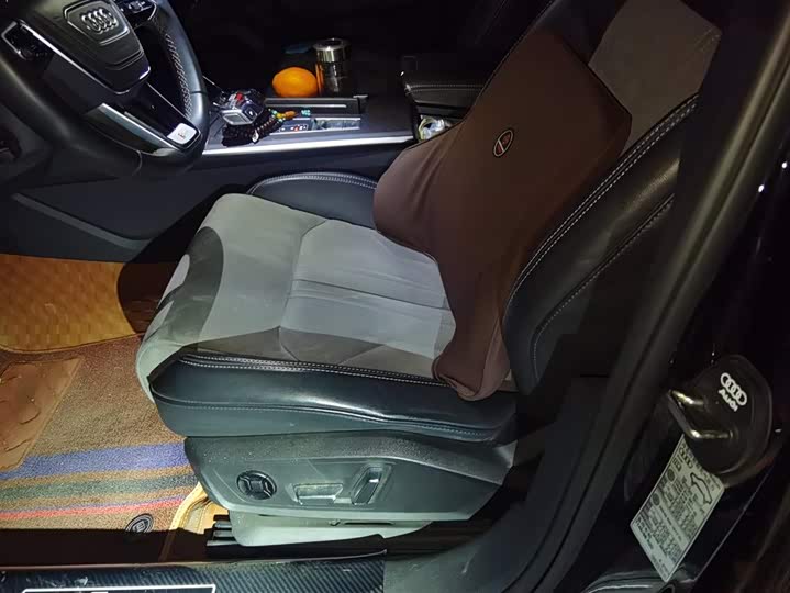 Фото 9 - Audi A6L