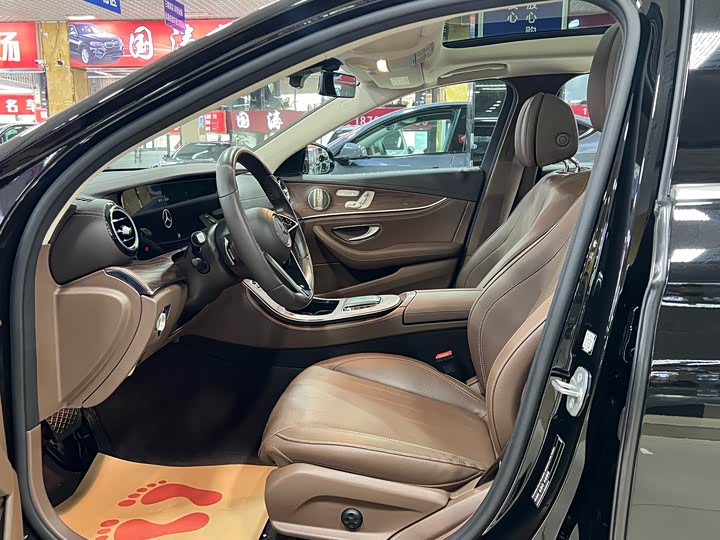 Фото 3 - Mercedes-Benz E-Class