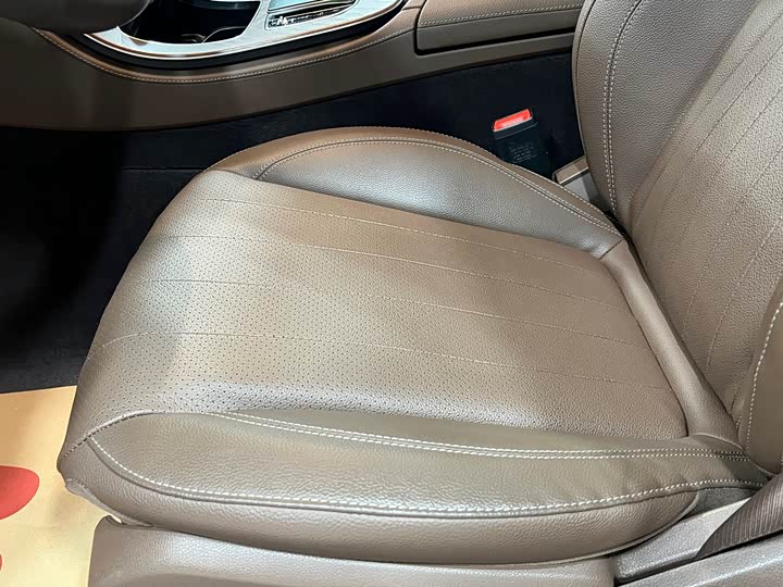 Фото 6 - Mercedes-Benz E-Class