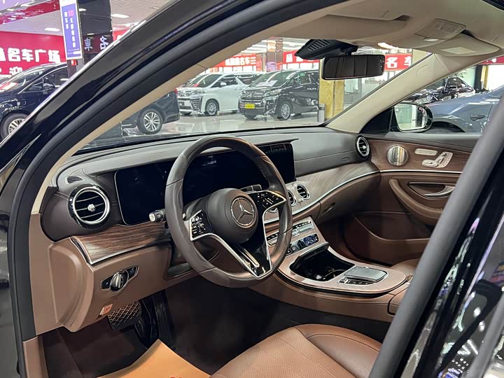 Фото 8 - Mercedes-Benz E-Class