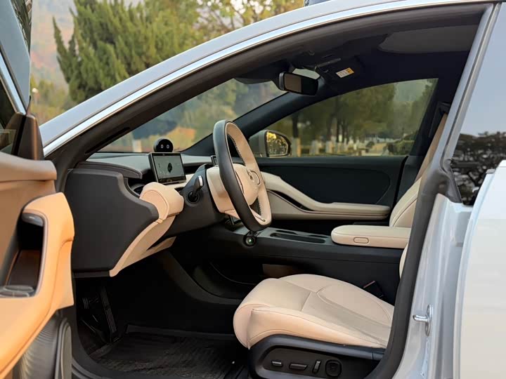 Фото 6 - Nio ET5T