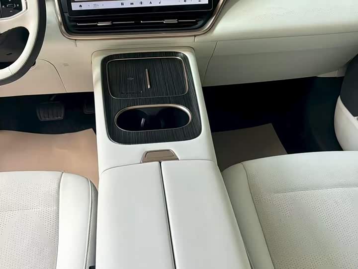 Photo 4 - Dongfeng Yipai eπ 008