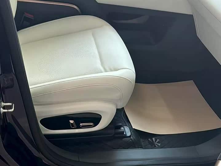 Photo 8 - Dongfeng Yipai eπ 008