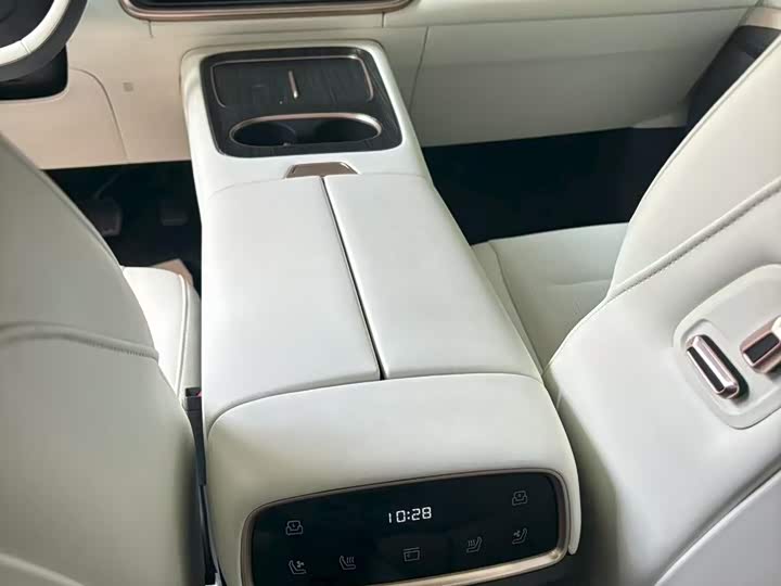 Photo 9 - Dongfeng Yipai eπ 008