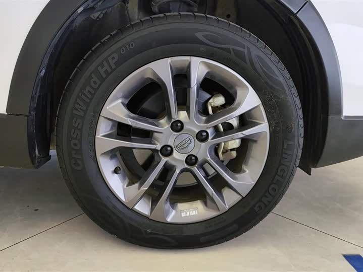 Фото 6 - Geely Vision X3