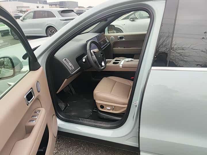 Фото 7 - LiXiang L6