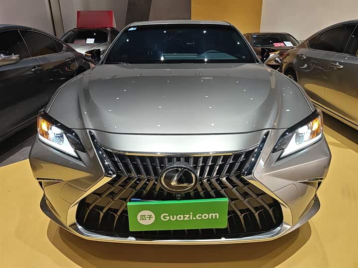 Фото 3 - Lexus ES