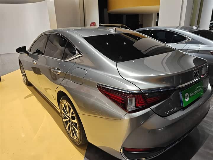 Фото 5 - Lexus ES