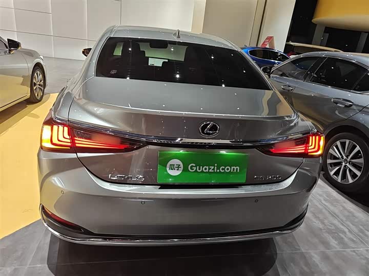 Фото 6 - Lexus ES