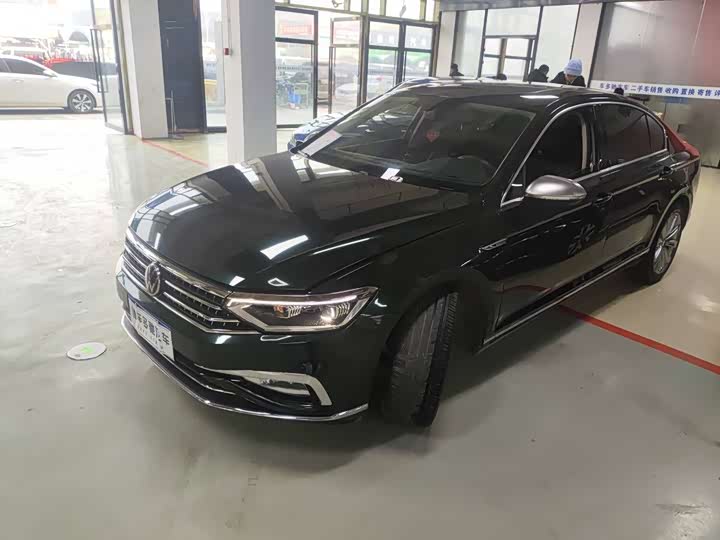 Фото 1 - Volkswagen Magotan