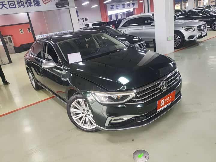 Фото 2 - Volkswagen Magotan