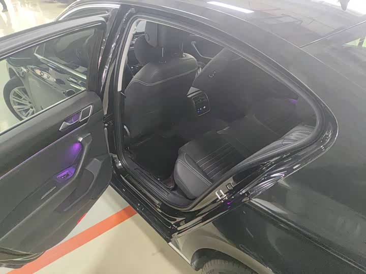 Фото 5 - Volkswagen Magotan