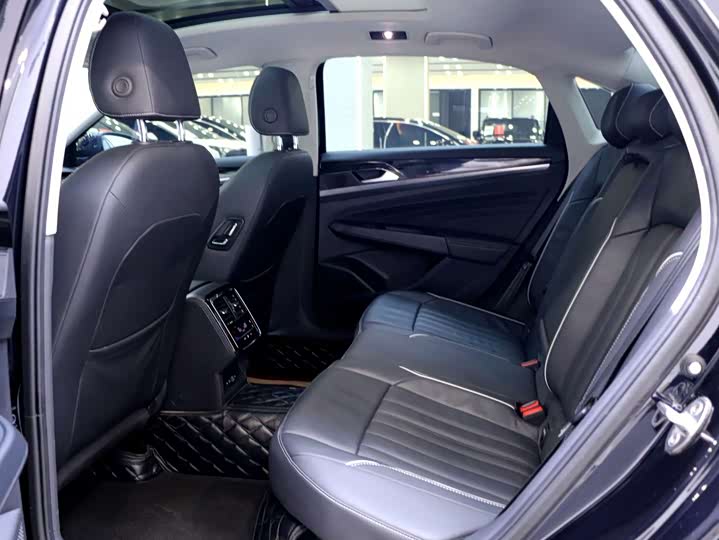 Фото 9 - Volkswagen Passat