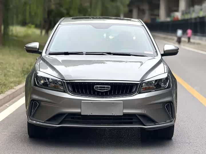 Фото 2 - Geely Emgrand