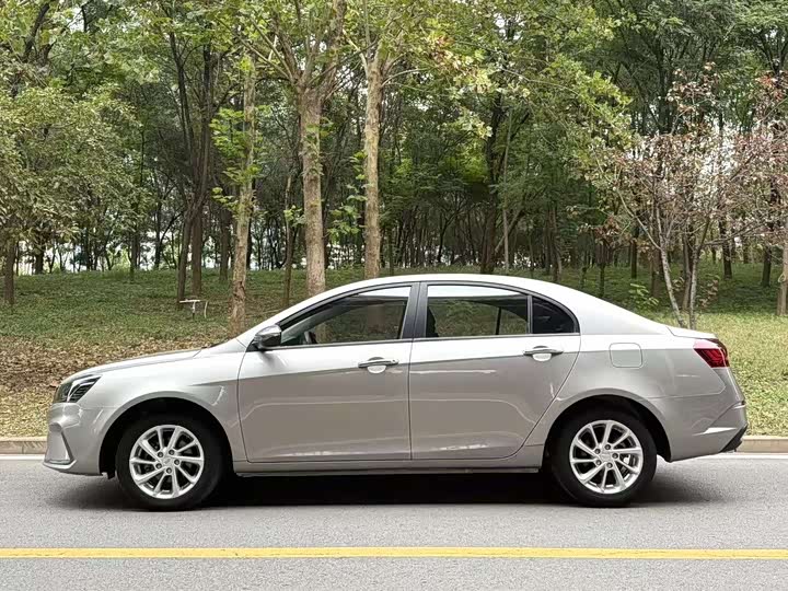 Фото 4 - Geely Emgrand