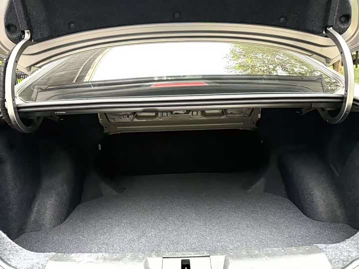 Фото 8 - Geely Emgrand