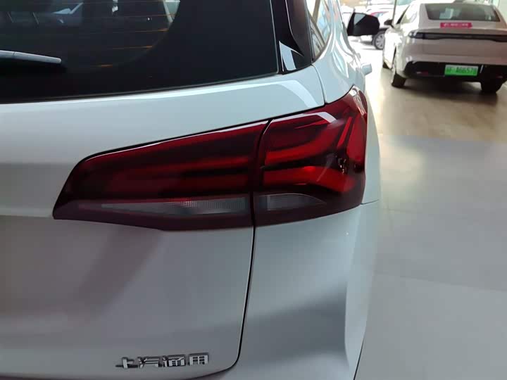 Фото 8 - Chevrolet Equinox