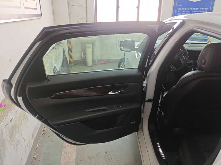 Фото 8 - Cadillac CT6