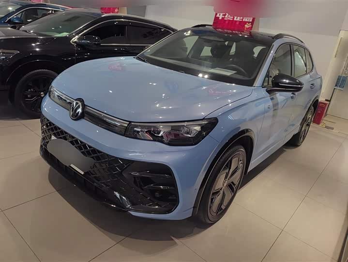 Фото 1 - Volkswagen Tiguan L Pro