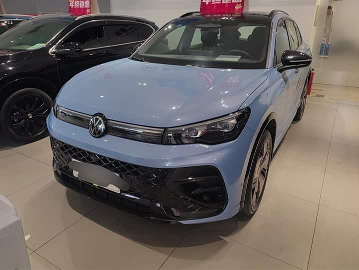 Фото 2 - Volkswagen Tiguan L Pro