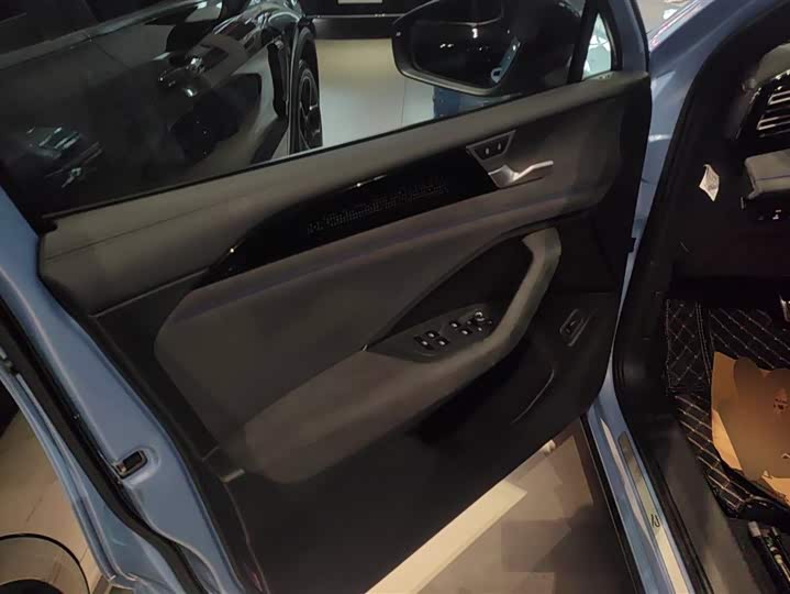 Фото 7 - Volkswagen Tiguan L Pro