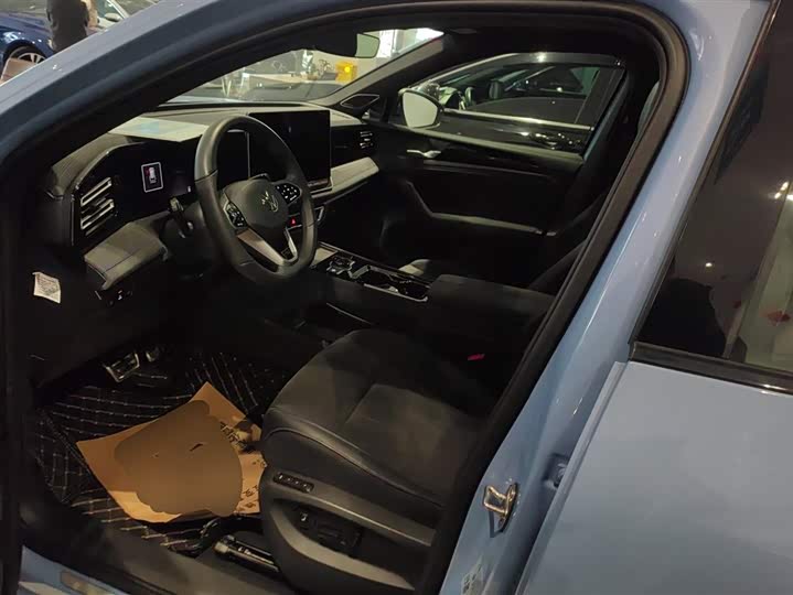 Фото 9 - Volkswagen Tiguan L Pro