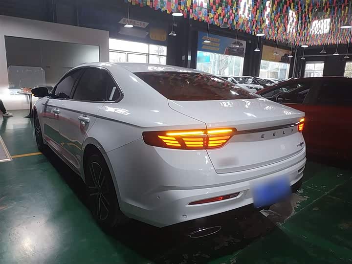 Фото 5 - Geely Preface