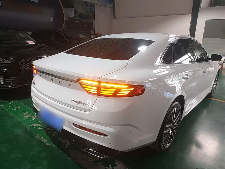 Фото 7 - Geely Preface