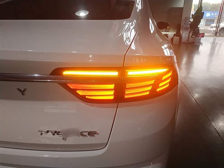 Фото 8 - Geely Preface