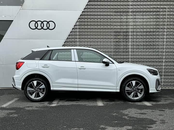 Фото 3 - Audi Q2L