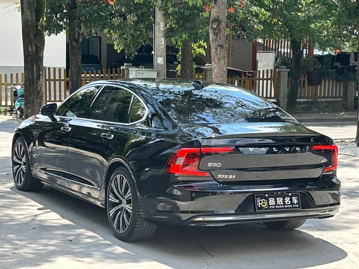 Фото 9 - Volvo S90