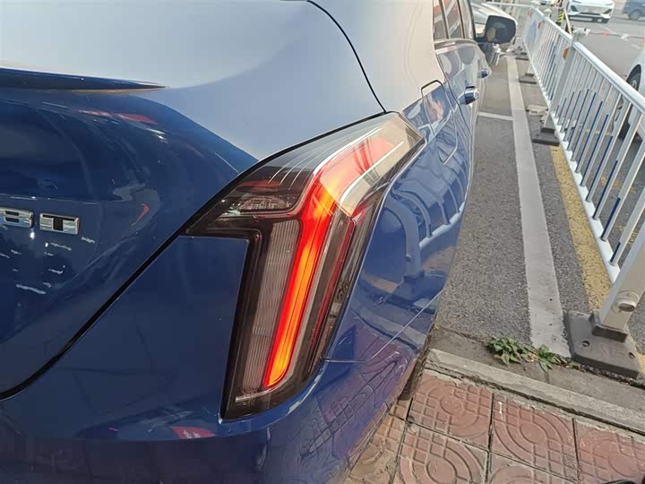 Фото 8 - Cadillac CT4